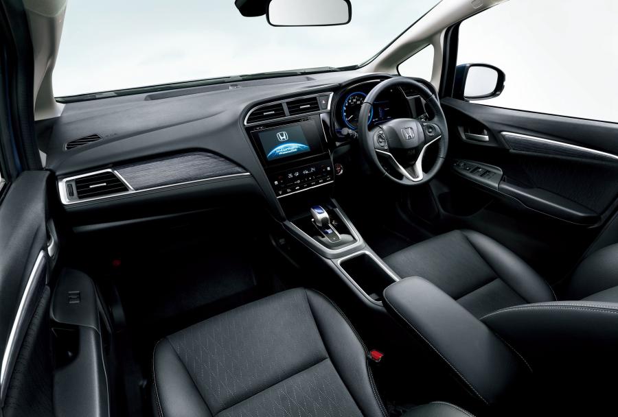  Honda Shuttle Hydrid 2015 года  (фото 7 из 19)